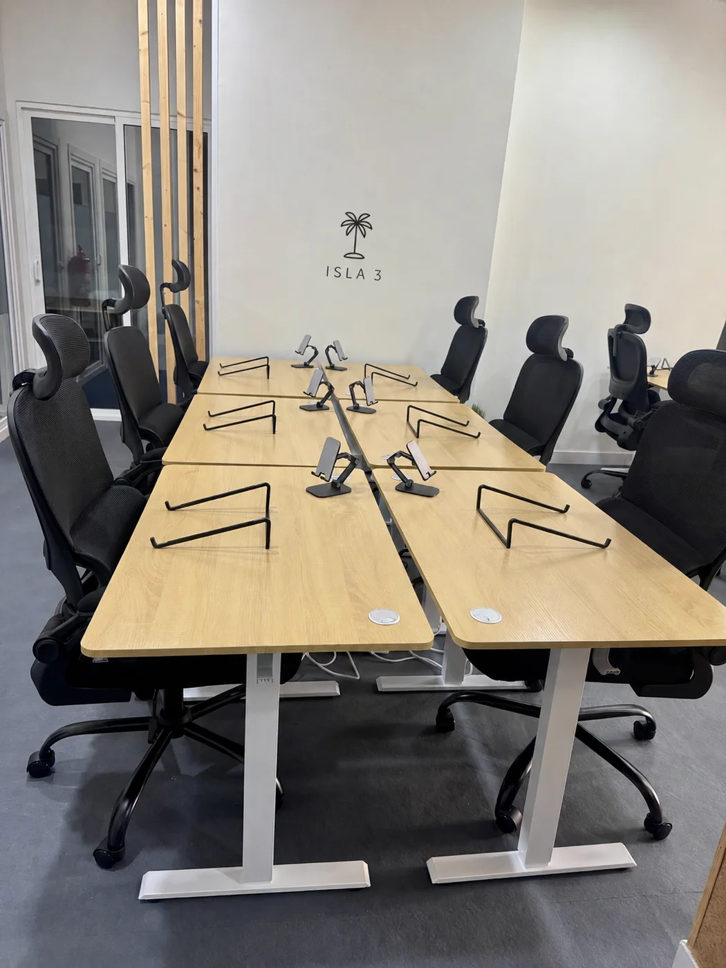 Isla 3 — Espacio compartido · 6 mesas · Seaside Coworking Tenerife Sur