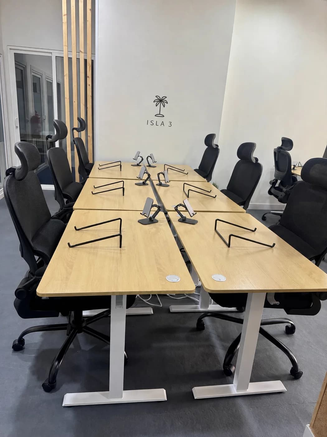Isla 3 — Espacio compartido · 6 mesas · Seaside Coworking Tenerife Sur